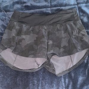 Lululemon speed up mid rise short 4” in Heritage 365 Camo Deep Coal multi